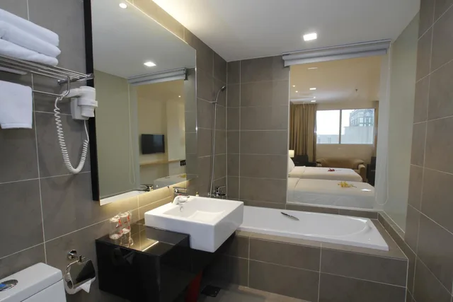 غرفة ديلوكس رباعية، Hotel Excelsior Ipoh 6/9