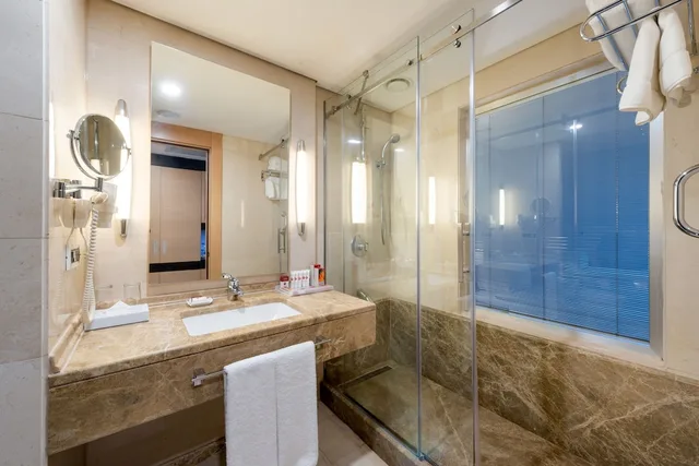 غرفة سوبيريور بسرير كينج، Ramada Plaza By Wyndham Istanbul City Center 3/3