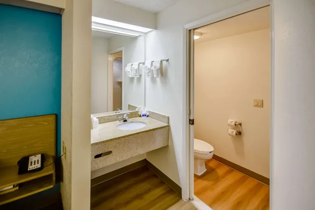 غرفة قياسية بسرير كينج، Motel6 Katy, TX - Houston 6/6