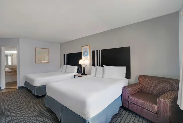Deluxe, 2 Queen Beds, Motel6 Washington, PA 3/8