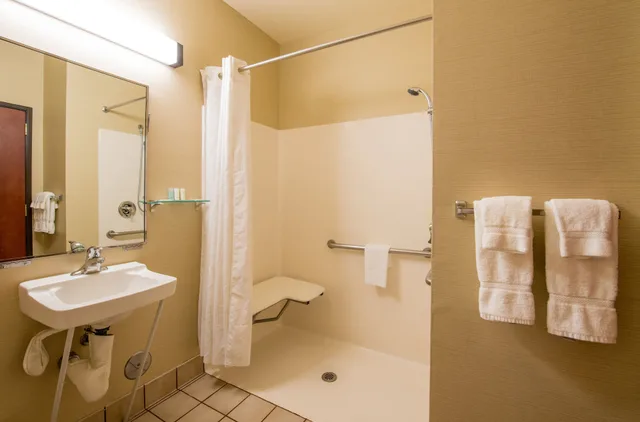 جناح استوديو بسريرين كوين لذوي الإعاقة، Comfort Suites Springfield RiverBend Medical 8/10