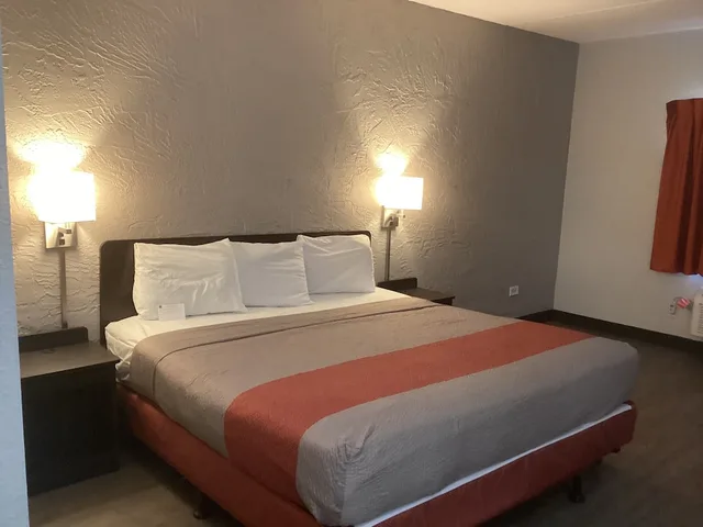 غرفة قياسية بسرير كوين، Motel6 Bridgeview, IL 4/8