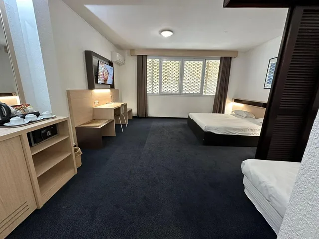 غرفة ديلوكس بسريرين منفصلين، Hotel Le Paris 2/2