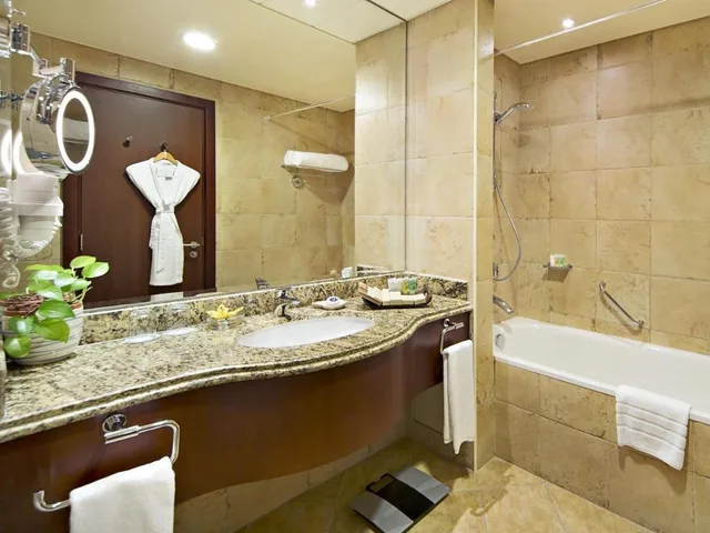 غرفة غراند تنفيذية بسرير كينج، Danat Jebel Dhanna Resort 5/5