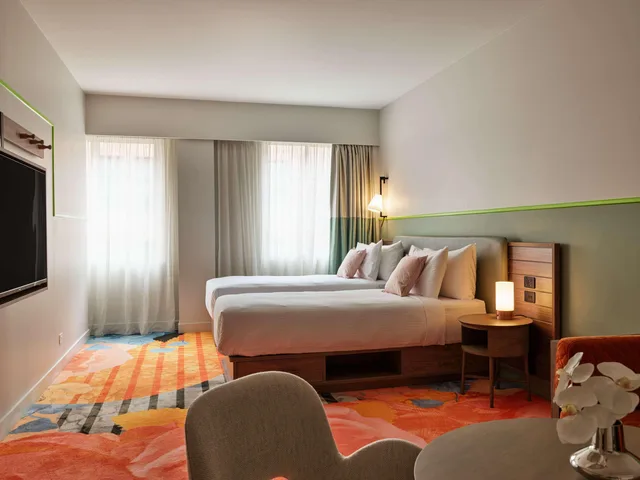 غرفة ديلوكس بسرير مزدوج، The Clarence Hotel Sydney 3/7