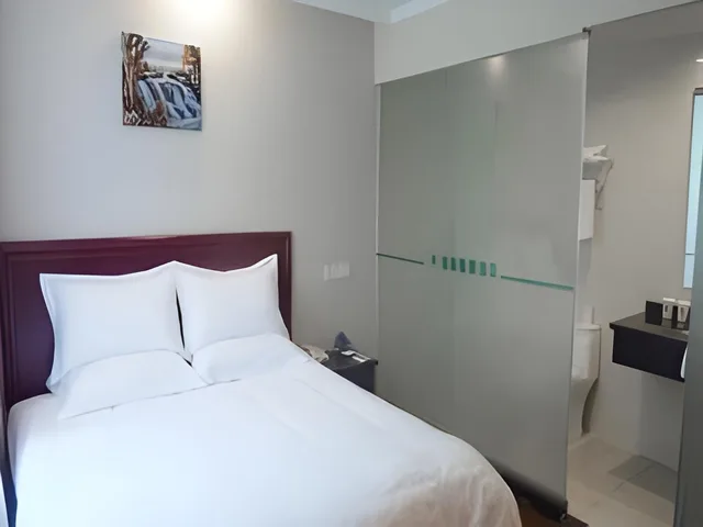 غرفة بسرير كوين، GreenTree Inn Nantong Rugao Ninghai Road Express Hotel 2/2