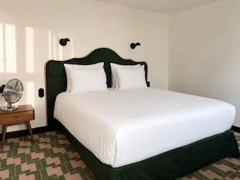 Mezzanine, Queen Bed، Hotel Le Berger 1/2