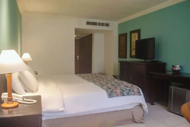 غرفة بريميوم بسرير كينج، Hotel Faranda Express Puerta Del Sol Barranquilla, A Member of Radisson Individuals 5/10