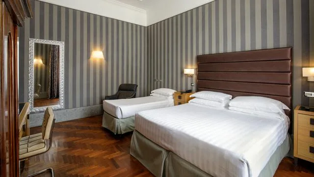 غرفة قياسية رباعية، Royal Court Hotel 2/5