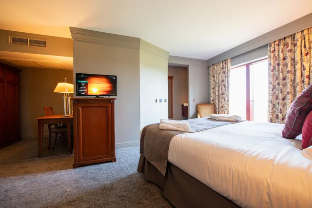 جناح جونيور بسرير كينج، Bryn Meadows Golf Hotel Spa 2/4