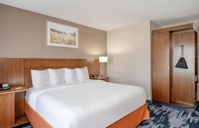 Room, King Bed, Accessible, Fairfield Inn &amp; Suites Jeffersonville I-71 2/4
