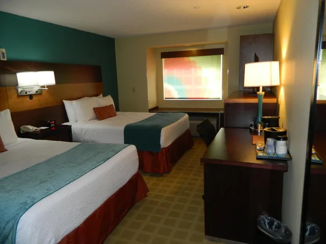 غرفة بسريرين كوين بحوض استحمام لذوي الإعاقة، Best Western Plus Harrisburg Mechanicsburg 2/7