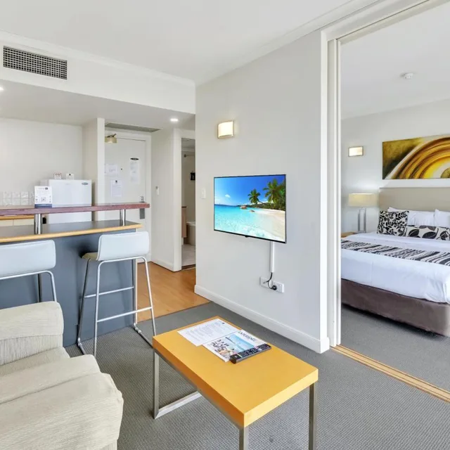 1 Bedroom, Queen Bed, CENTRAL COSMO APARTMENTS 2/5