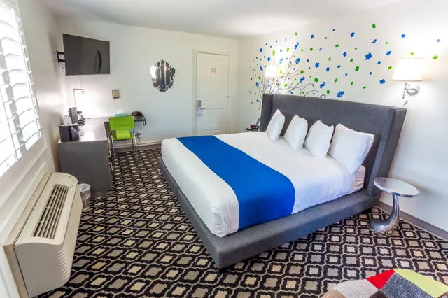 غرفة قياسية بسرير كينج، University Inn Tempe 4/10