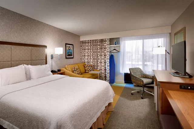 Study, King Bed, Sofa، Hampton Inn Salt Lake City-Downtown 1/3