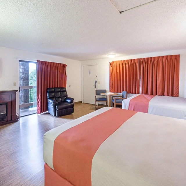 غرفة بسرير كينج وسريرين كوين لذوي الإعاقة، Motel6 Gold Beach, OR 2/7