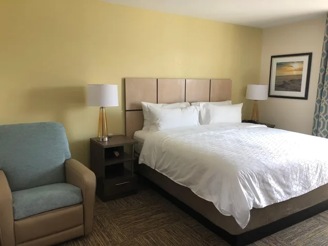 استوديو بسرير كوين لذوي الإعاقة، Candlewood Suites Panama City Beach Pier 1/3
