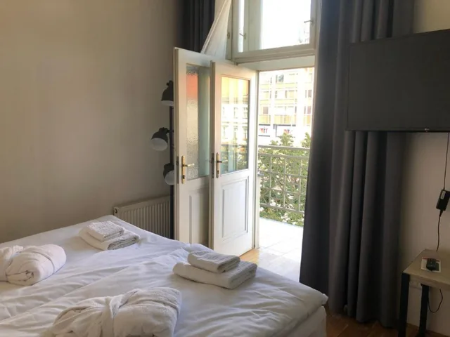 studio for 2 persons with balcony, EA ApartHotel Melantrich 1/3