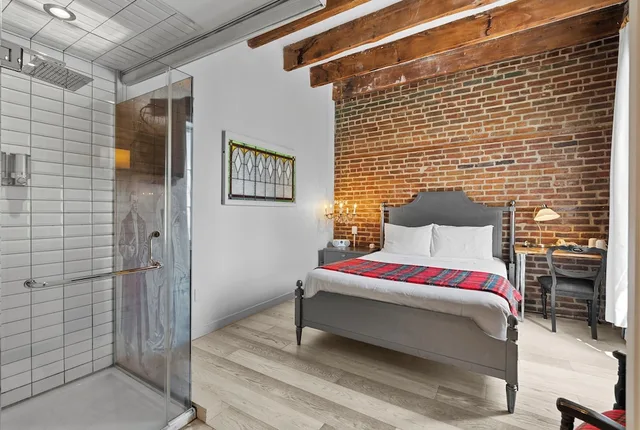 Superior, Queen Bed, City View, Attic، Auberge Place D Armes 3/10