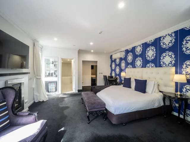 Swan, Family، Black Swan Lakeside Boutique Hotel 2/3