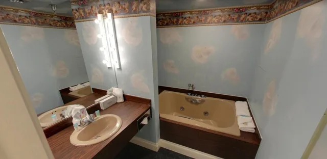 غرفة بسرير كينج بجاكوزي، Murray Hotel 5/5