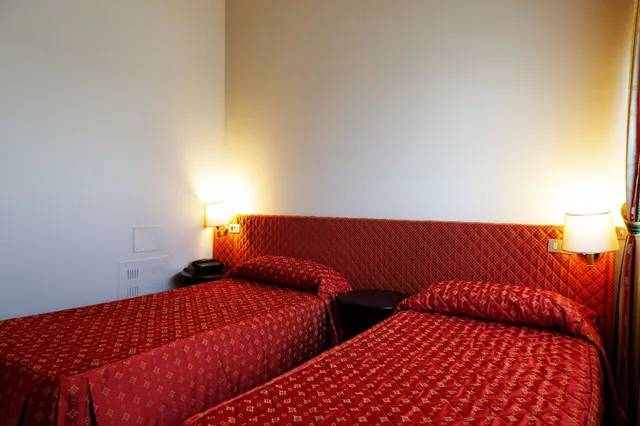 غرفة قياسية بسريرين منفصلين، JR Hotels Gate 7 Bologna 5/8