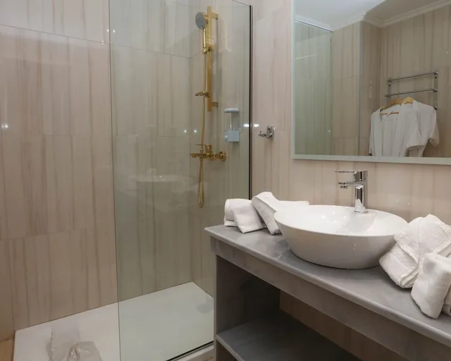 غرفة قياسية بسرير مزدوج بإطلالة على البحر، Cavomarina Beach Hotel - Adults Only 3/3