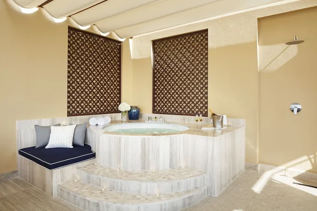 2 Bedrooms, Royal, Suite, 2 King Beds, Jumeirah Mina Al Salam Dubai 4/7