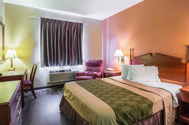 غرفة قياسية بسرير كينج لذوي الإعاقة، Econo Lodge Inn and Suites Ripley 1/2
