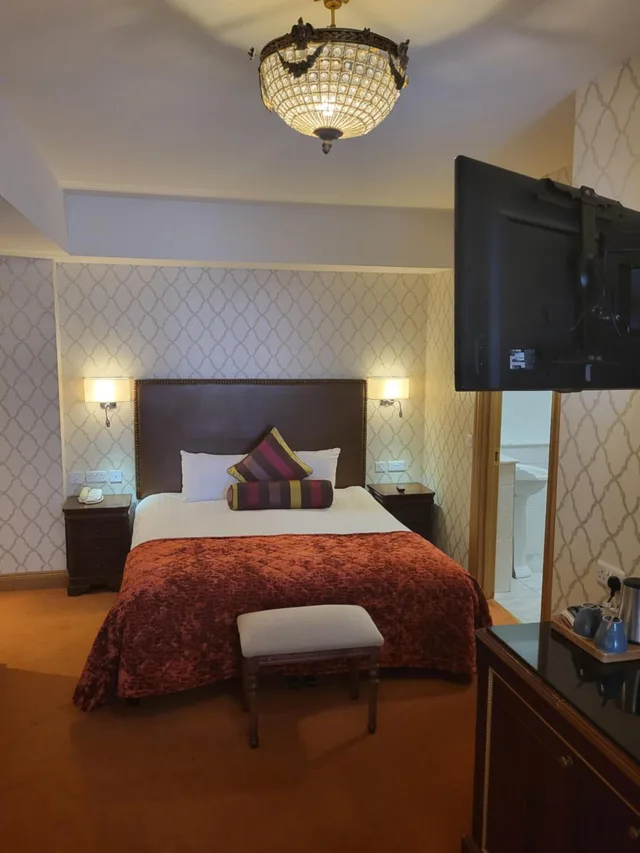 Room, Double Bed, Lawlors of Naas 4/10