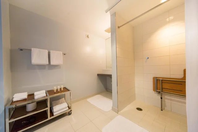 غرفة بسريرين كوين لذوي الإعاقة، Tower23 Hotel 2/3