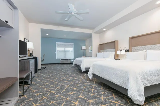 غرفة ديلوكس بسريرين لذوي الإعاقة، Holiday Inn Houma 1/4