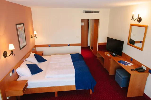 Standard, King Bed, Mediterran Hotel 3/4