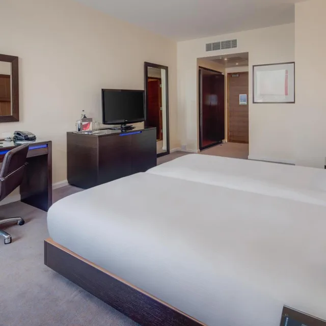 Room, Twin Beds, Hilton London Canary Wharf 5/15