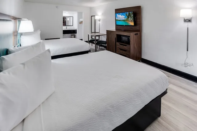 Renovated, 2 Queen Beds, Ocean View، Blu Atlantic Oceanfront Hotel Suites 5/7