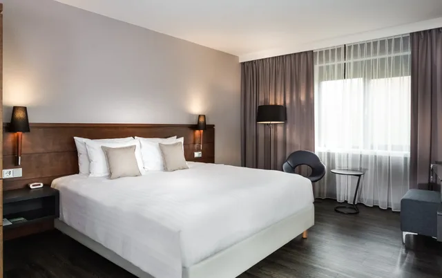غرفة ديلوكس بسرير مزدوج، Courtyard By Marriott Amsterdam Airport 2/4