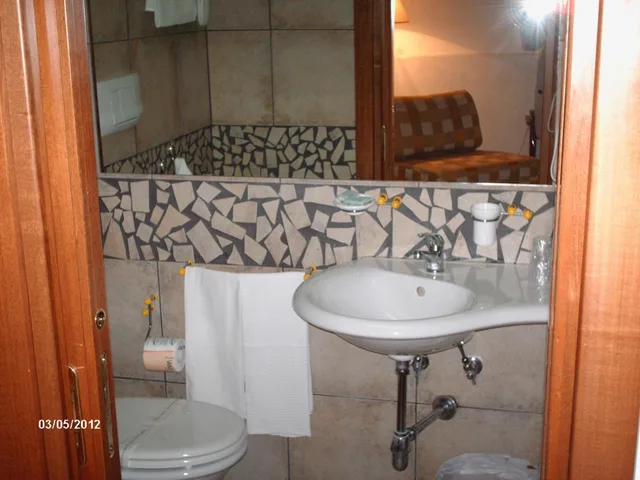 غرفة ثلاثية، Villa Vittoria 2/2