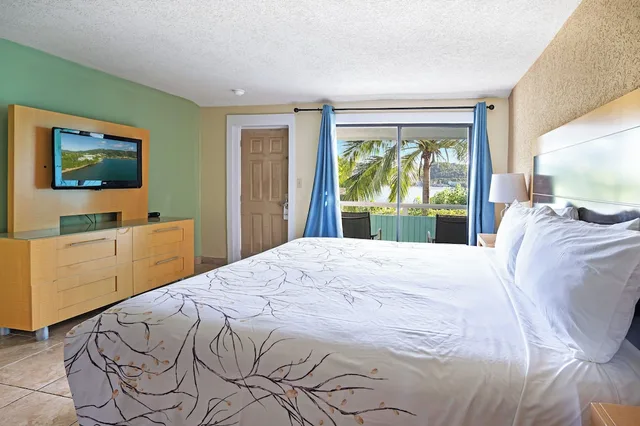 غرفة بسرير كينج بإطلالة على البحر، Lindbergh Bay Hotel And Villas 1/1
