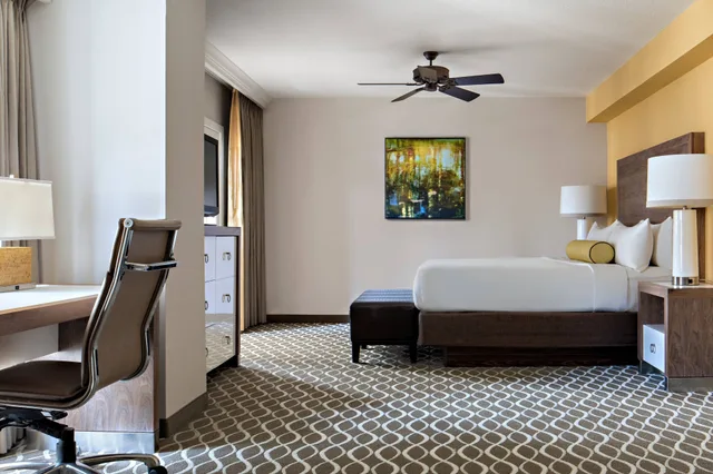 1 Bedroom, Deluxe, Suite, King Bed, Sofa, Gaylord Palms Resort & Convention Center 1/5