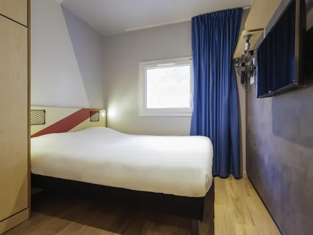 room, multiple beds، Ibis Budget Villemomble 1/2
