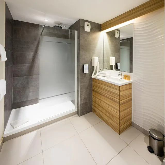 غرفة قياسية ثلاثية، CAMPANILE LIMOGES CENTRE - GARE 10/10