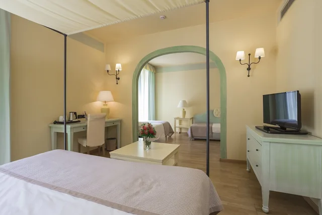 غرفة سوبيريور رباعية بسرير مزدوج وسريرين منفصلين، Mercure Tirrenia Green Park 1/3