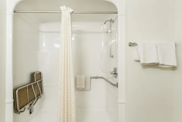 Suite, King and Queen Bed, Motel6 Newport, TN 7/7