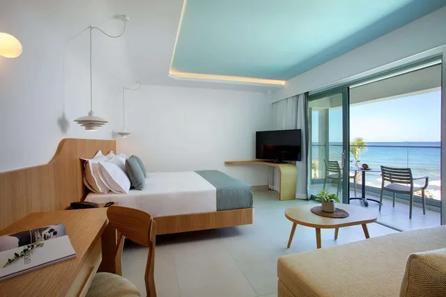 غرفة سوبيريور بسرير مزدوج بإطلالة على البحر مع أريكة، Arina Beach Resort 2/4
