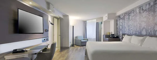 استوديو بسرير كينج لذوي الإعاقة، DoubleTree by Hilton Ottawa Downtown 1/1