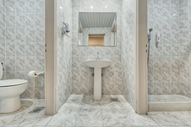 Connecting, Family, Basement, 1 Double and 3 Single Beds، Contessa Hotel 7/8
