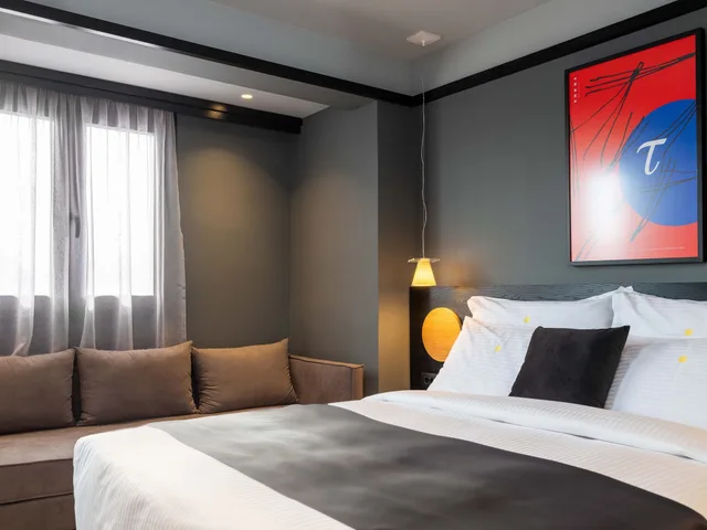 3 Bedrooms, Supreme, Penthouse, 3 Queen Beds, 2 Sofa، 3 Pines Design Living 1/7