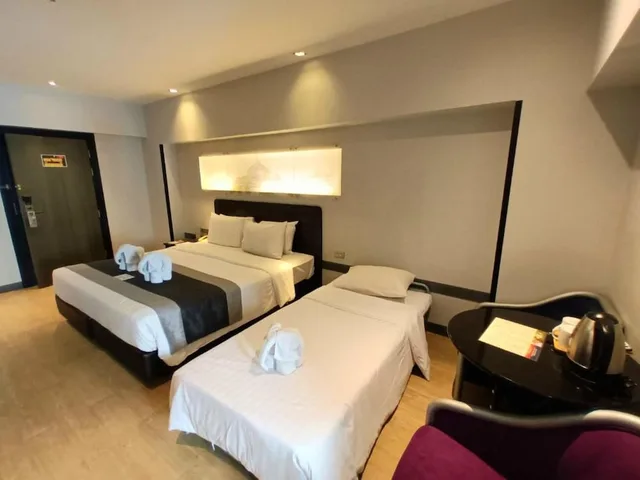 غرفة كلاسيكية سوبيريور بسرير كينج وسرير فردي مع سرير إضافي، Nouvo City Hotel 3/5