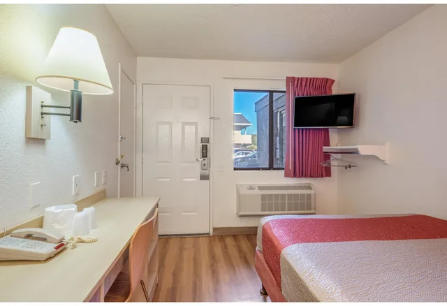 1 Queen Bed - ADA/RI Shower، Motel6 Fairfield, CA - North 8/10