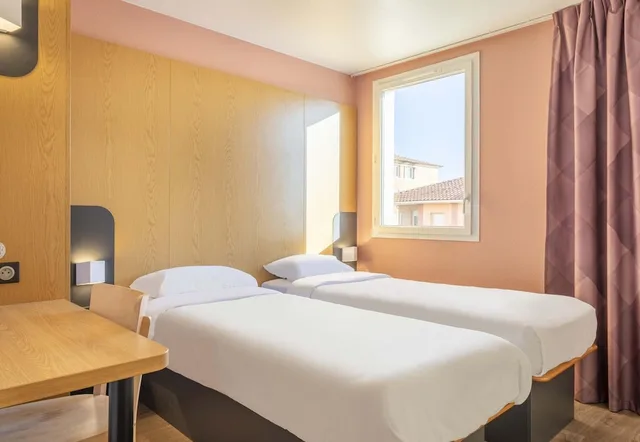غرفة بسريرين منفصلين، B&B HOTEL MARTIGUES Port de Bouc 3/5